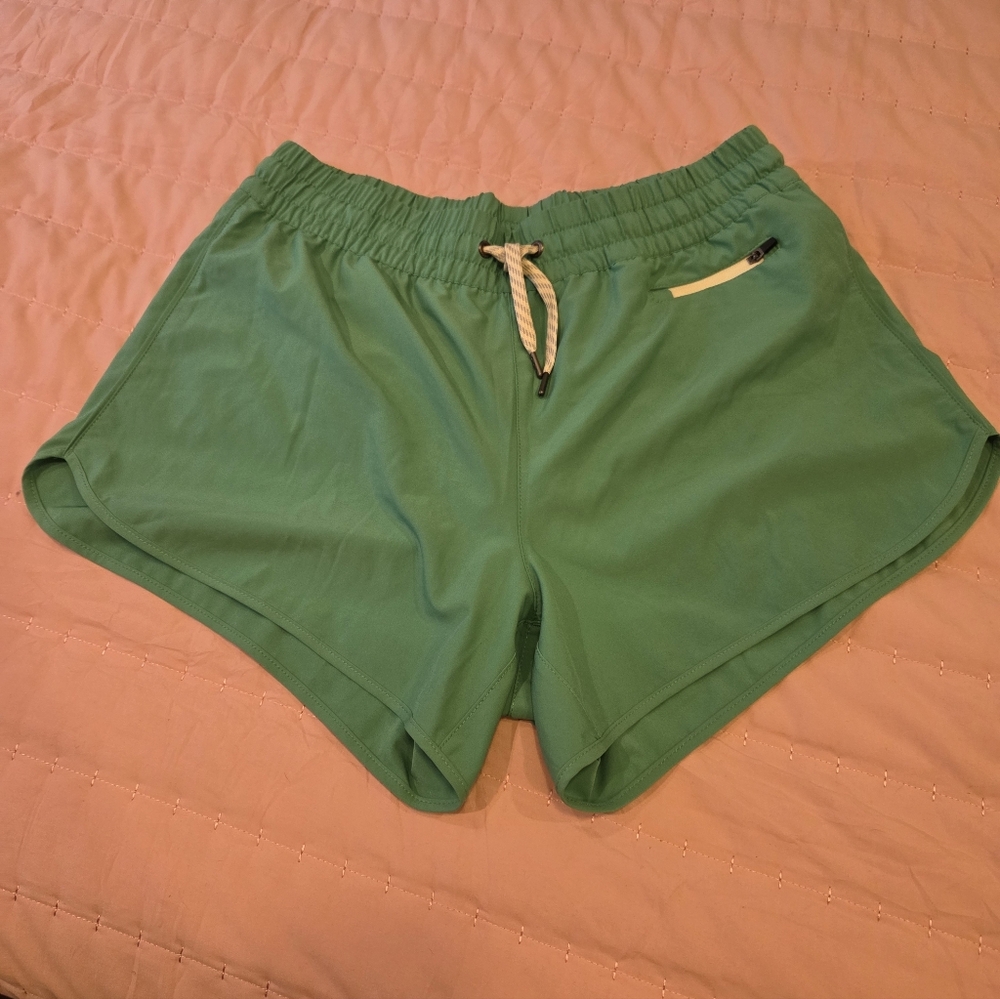 NWOT Vuori Clementine Shorts VIRIDIAN Size L